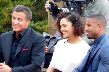 Sylvester Stallone, Tessa Thompson y Michael B Jordan promocionando Creed en el Philadelphia Art Museum