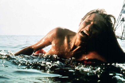 La primera escena de TIBURÓN