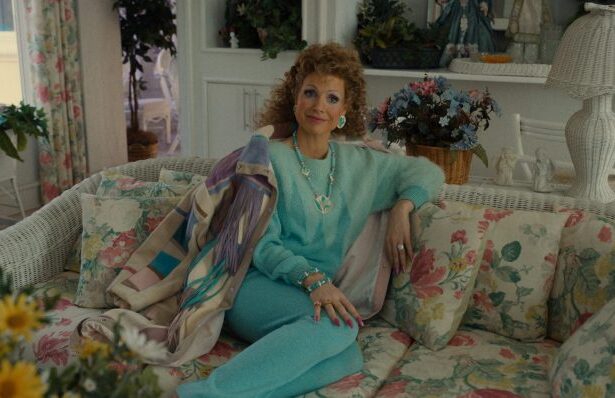 Resena de la pelicula Los ojos de Tammy Faye