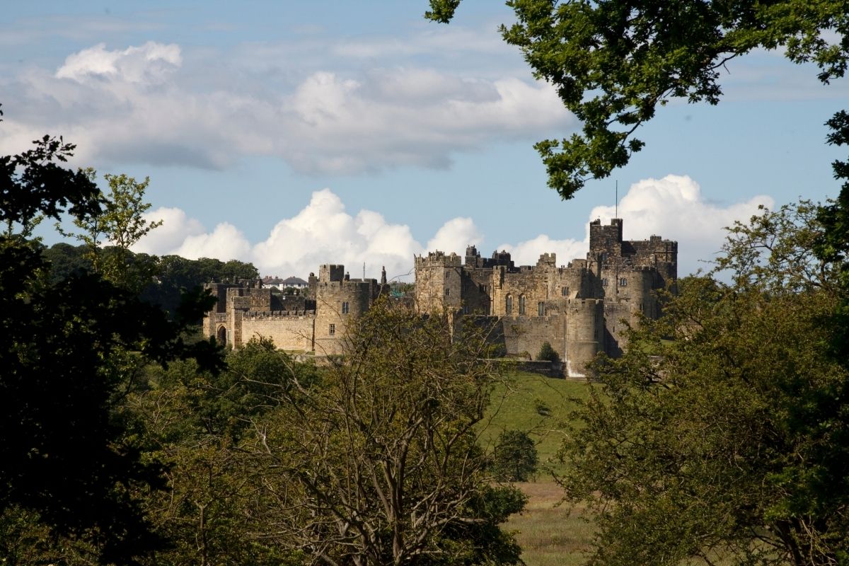 Los 10 castillos más usados en las películas Una foto del castillo de Alnwick en Inglaterra.