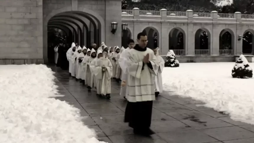 A la sombra de la cruz